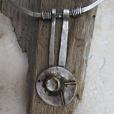 lg neck silver disk with stone